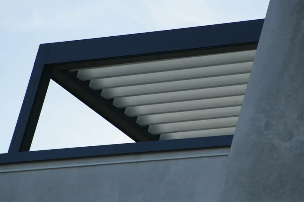 Terrasse mit verstellbarem Lamellendach